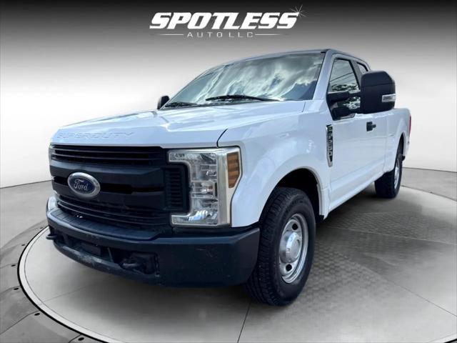 Photo of 2019 Oxford White Ford F-250