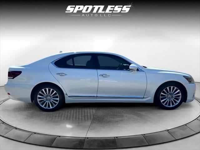 Photo of 2013 White Lexus LS 460