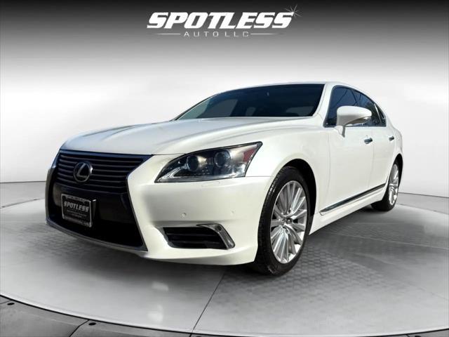 Photo of 2013 White Lexus LS 460