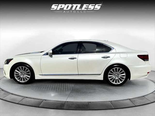 Photo of 2013 White Lexus LS 460