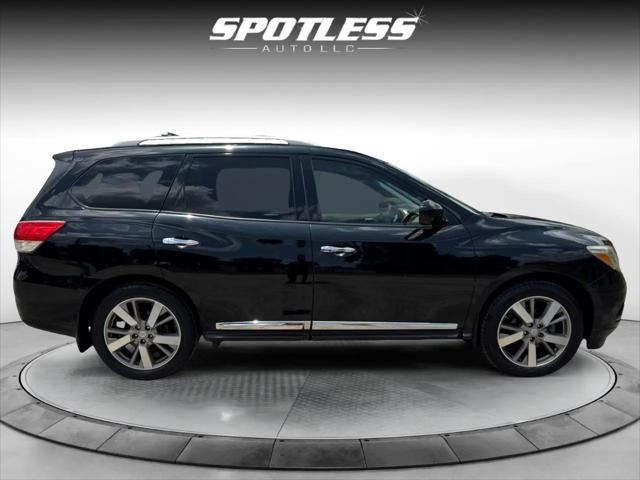 Photo of 2014 Super Black Nissan Pathfinder