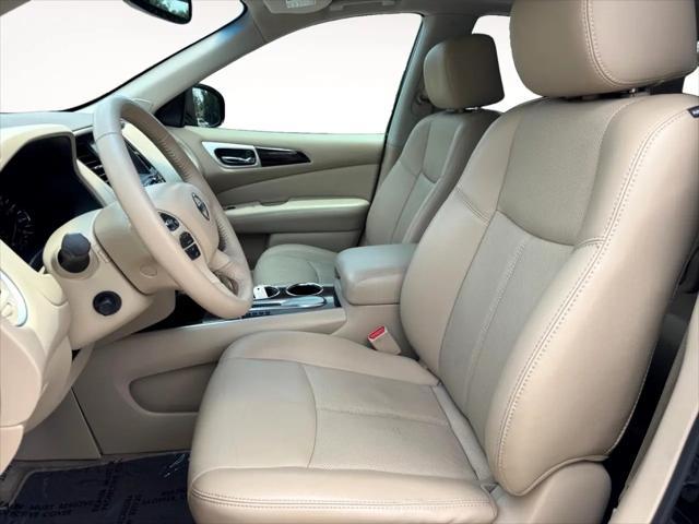 Photo of 2014 Super Black Nissan Pathfinder