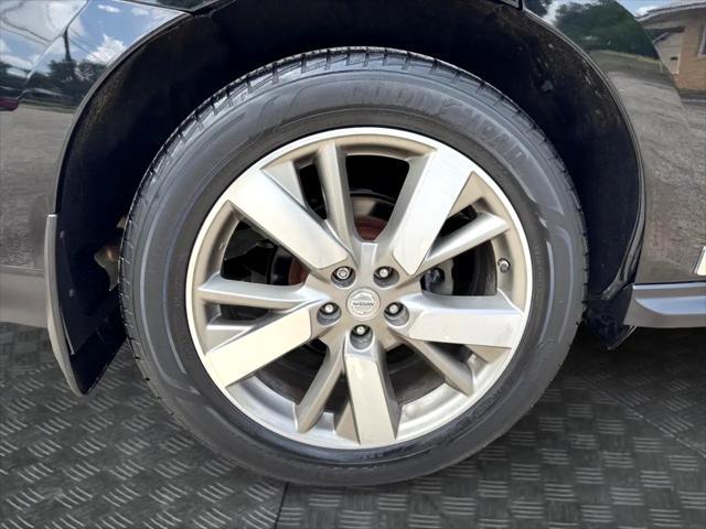 Photo of 2014 Super Black Nissan Pathfinder
