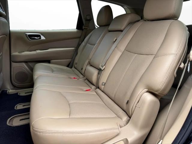 Photo of 2014 Super Black Nissan Pathfinder