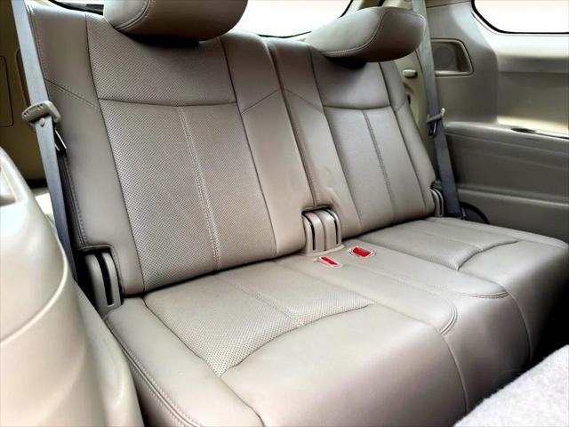 Photo of 2014 Super Black Nissan Pathfinder