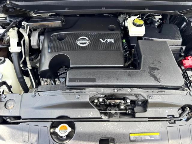 Photo of 2014 Super Black Nissan Pathfinder