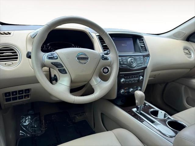 Photo of 2014 Super Black Nissan Pathfinder