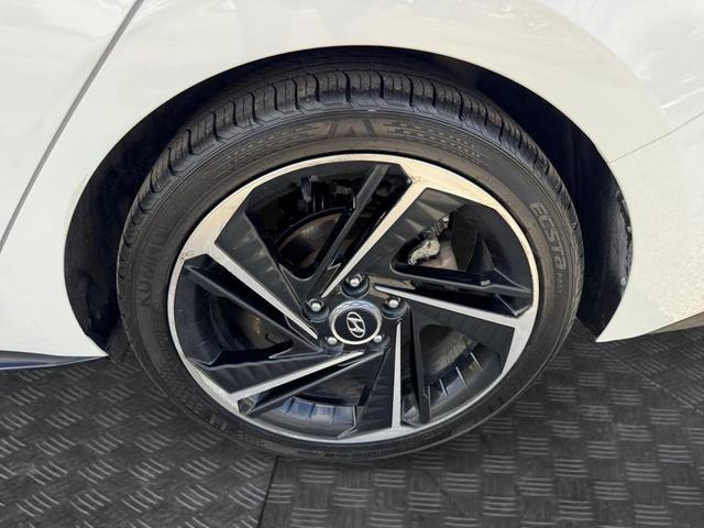 Photo of 2021 Ceramic White Hyundai ELANTRA