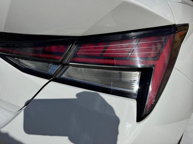 Photo of 2021 Ceramic White Hyundai ELANTRA