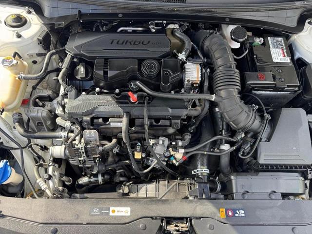 Photo of 2021 Ceramic White Hyundai ELANTRA