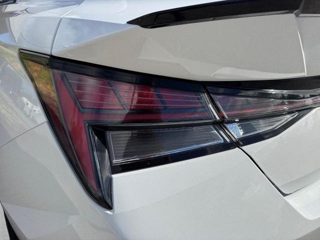 Photo of 2021 Ceramic White Hyundai ELANTRA