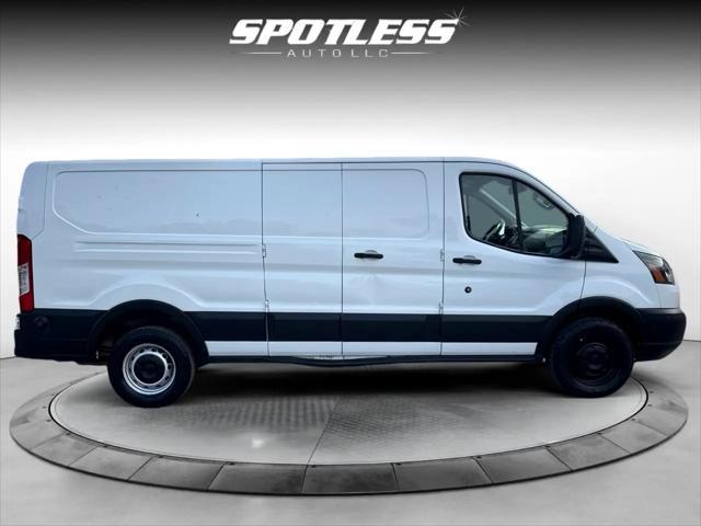 Photo of 2019 Oxford White Ford Transit-250