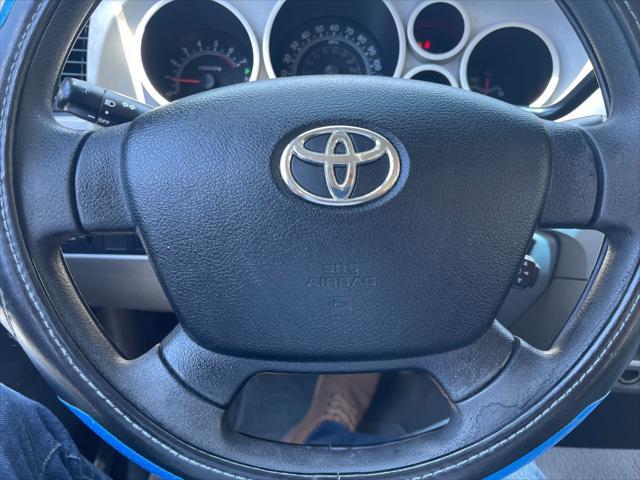Photo of 2008 white Toyota Tundra
