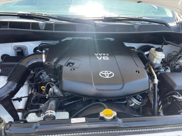 Photo of 2008 white Toyota Tundra