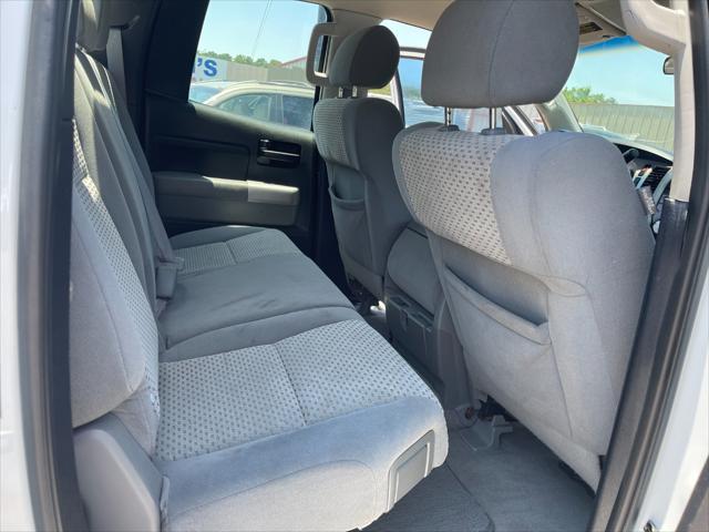 Photo of 2008 white Toyota Tundra