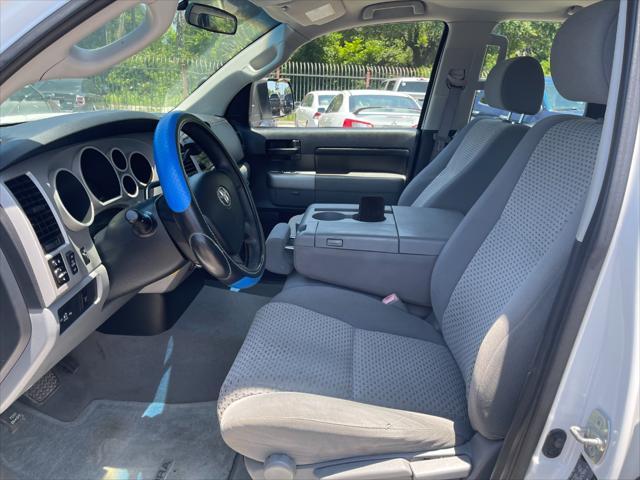 Photo of 2008 white Toyota Tundra