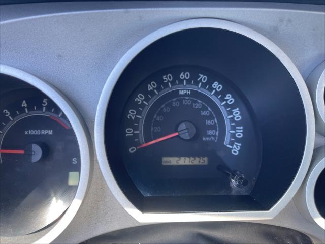 Photo of 2008 white Toyota Tundra
