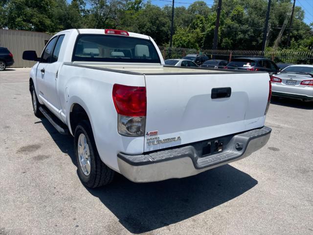 Photo of 2008 white Toyota Tundra