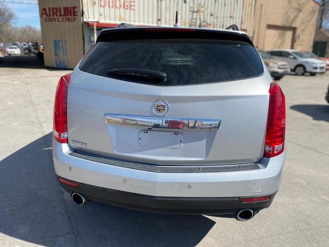 Photo of 2010 silver Cadillac SRX
