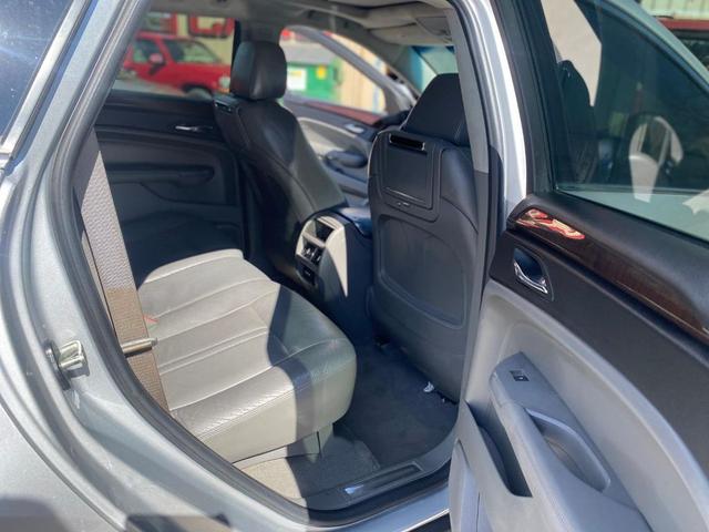 Photo of 2010 silver Cadillac SRX