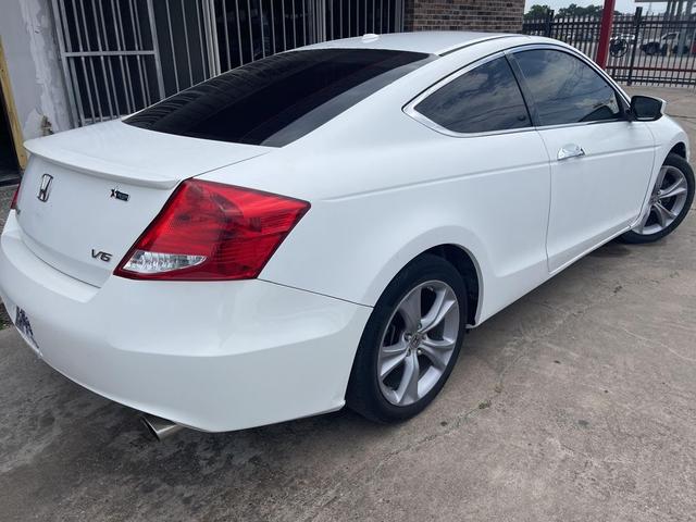 Photo of 2011 White Honda Accord