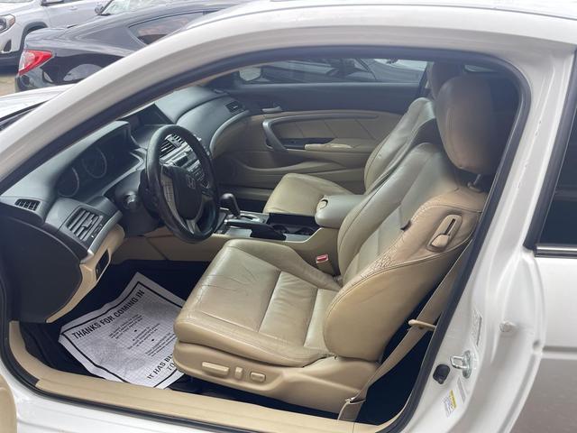 Photo of 2011 White Honda Accord