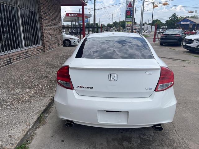 Photo of 2011 White Honda Accord