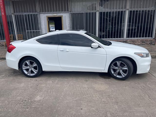 Photo of 2011 White Honda Accord