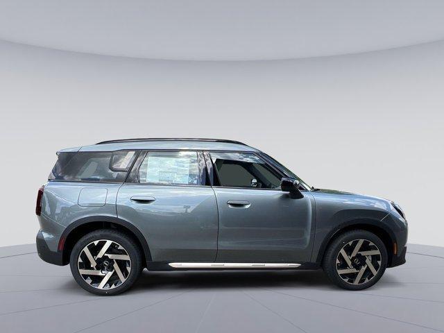 Photo of 2025 Green Metallic MINI Countryman