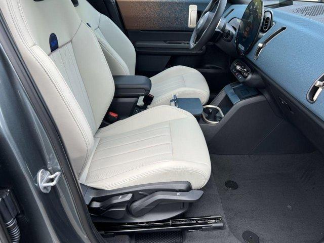Photo of 2025 Green Metallic MINI Countryman