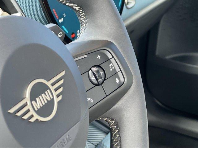 Photo of 2025 Green Metallic MINI Countryman