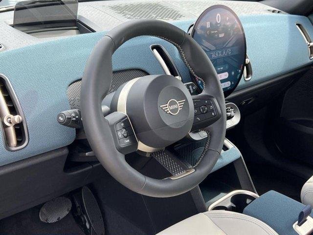 Photo of 2025 Green Metallic MINI Countryman