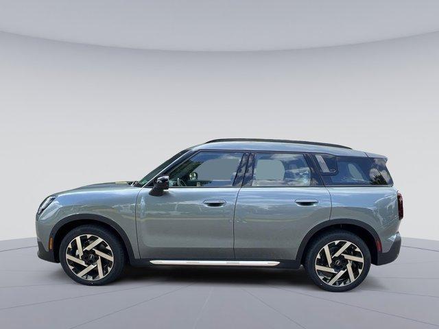 Photo of 2025 Green Metallic MINI Countryman