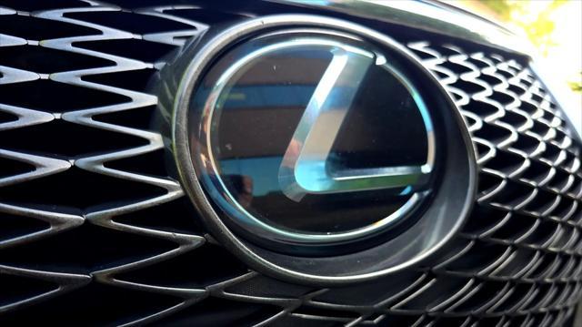 Photo of 2017 Pink Lexus RC 200t