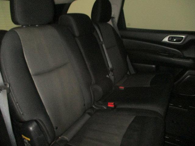 Photo of 2019 Magnetic Black Pearl Nissan Pathfinder
