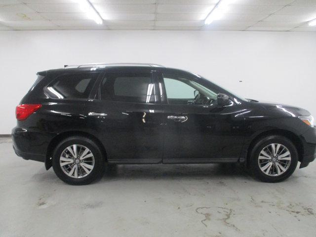 Photo of 2019 Magnetic Black Pearl Nissan Pathfinder