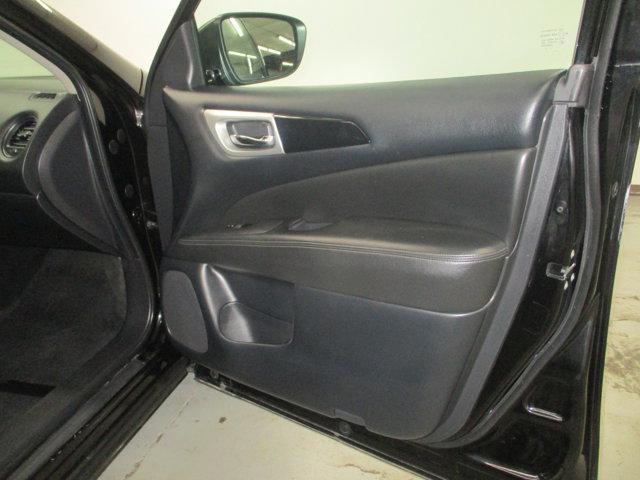 Photo of 2019 Magnetic Black Pearl Nissan Pathfinder
