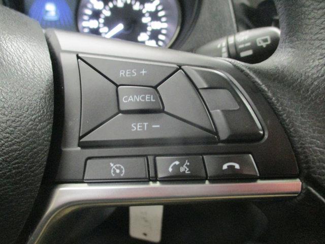 Photo of 2017 Brilliant Silver Nissan Rogue