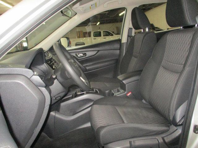 Photo of 2017 Brilliant Silver Nissan Rogue