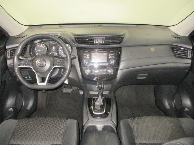Photo of 2017 Brilliant Silver Nissan Rogue