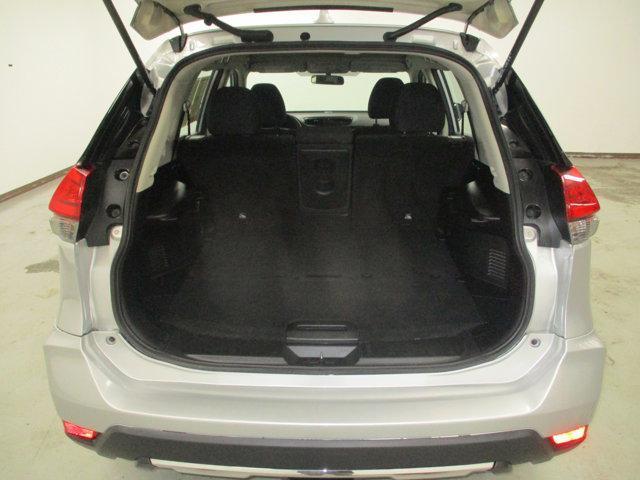 Photo of 2017 Brilliant Silver Nissan Rogue