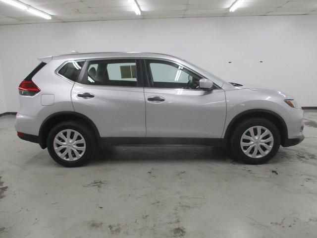 Photo of 2017 Brilliant Silver Nissan Rogue