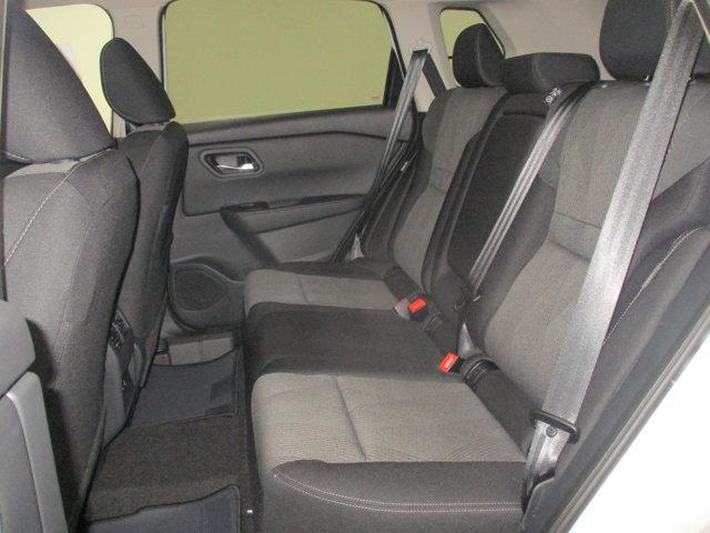 Photo of 2025 Everest White Pearl Nissan Rogue
