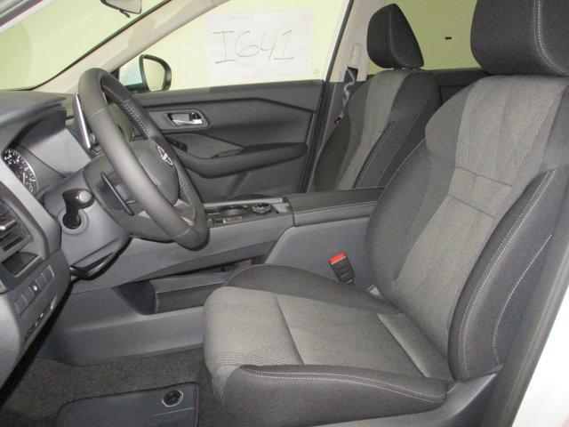 Photo of 2025 Everest White Pearl Nissan Rogue