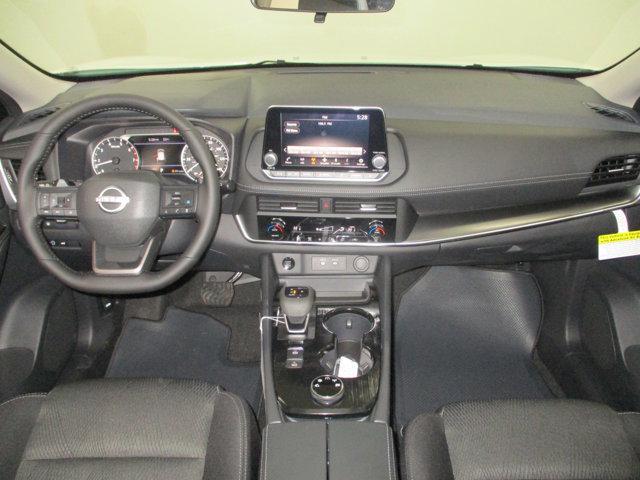 Photo of 2025 Everest White Pearl Nissan Rogue