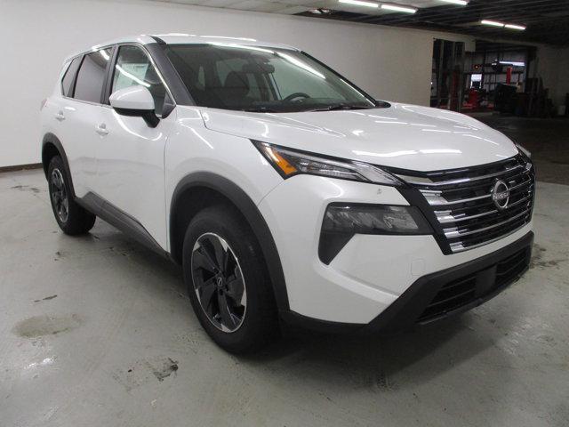 Photo of 2025 Everest White Pearl Nissan Rogue