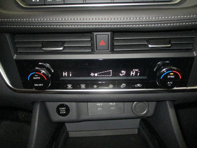Photo of 2025 Everest White Pearl Nissan Rogue