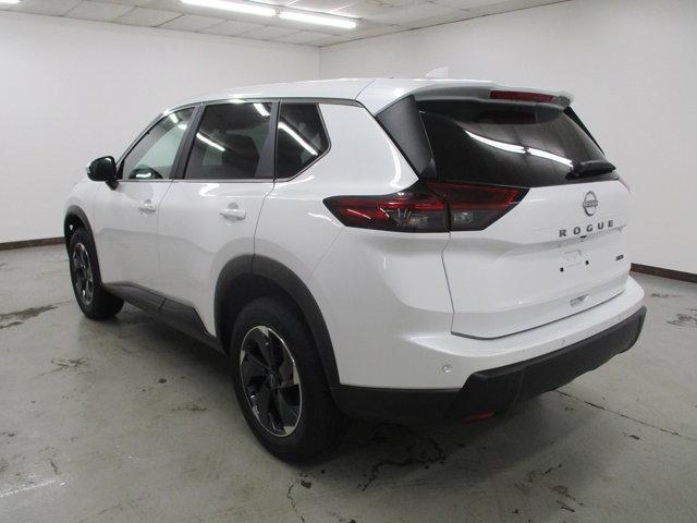 Photo of 2025 Everest White Pearl Nissan Rogue
