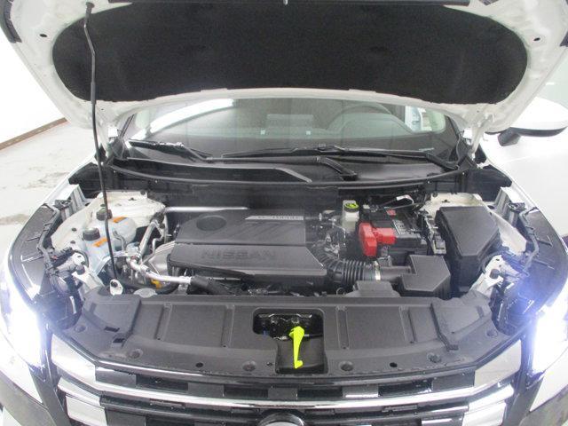 Photo of 2025 Everest White Pearl Nissan Rogue