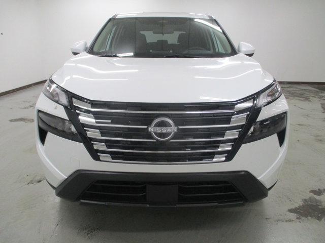 Photo of 2025 Everest White Pearl Nissan Rogue